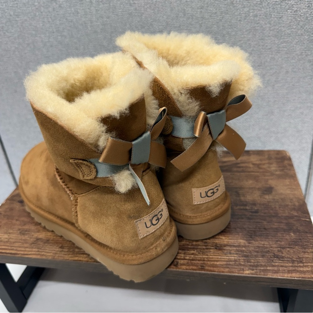 UGG Chestnut Short Suede Boot - Picture 5 of 8